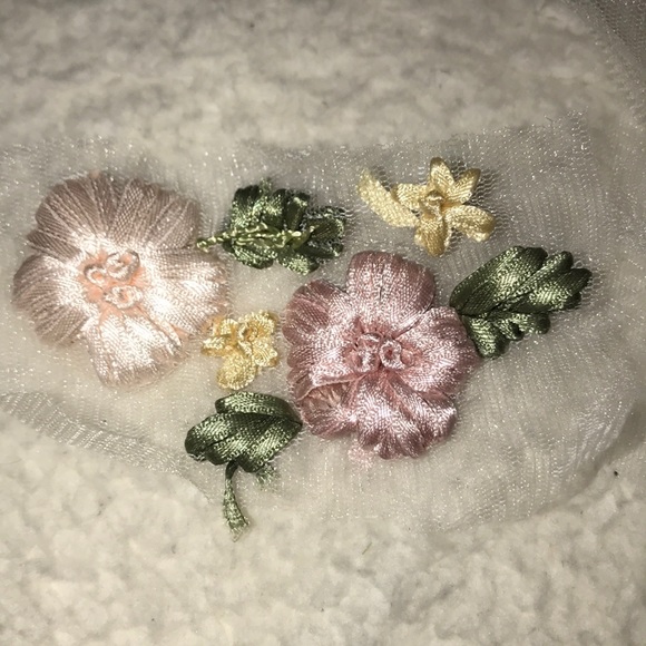 New 6 Pc Set Of 3D Flower Appliqués - Picture 9 of 10